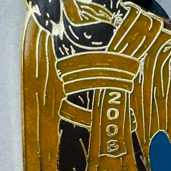 Rare Discontinued Lahaina Maui Hard Rock Cafe King Kamehameha Pin and Guitar Pin - Picture 4 of 6